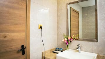 Deluxe Double Room, 1 Queen Bed, Non Smoking, Private Bathroom | Bathroom | Shower, rainfall showerhead, hair dryer, bathrobes