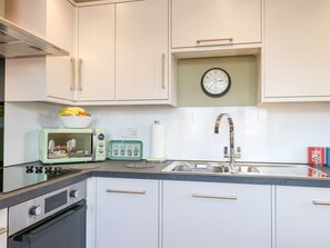 雪櫃、洗碗機、電熱水壺、多士爐