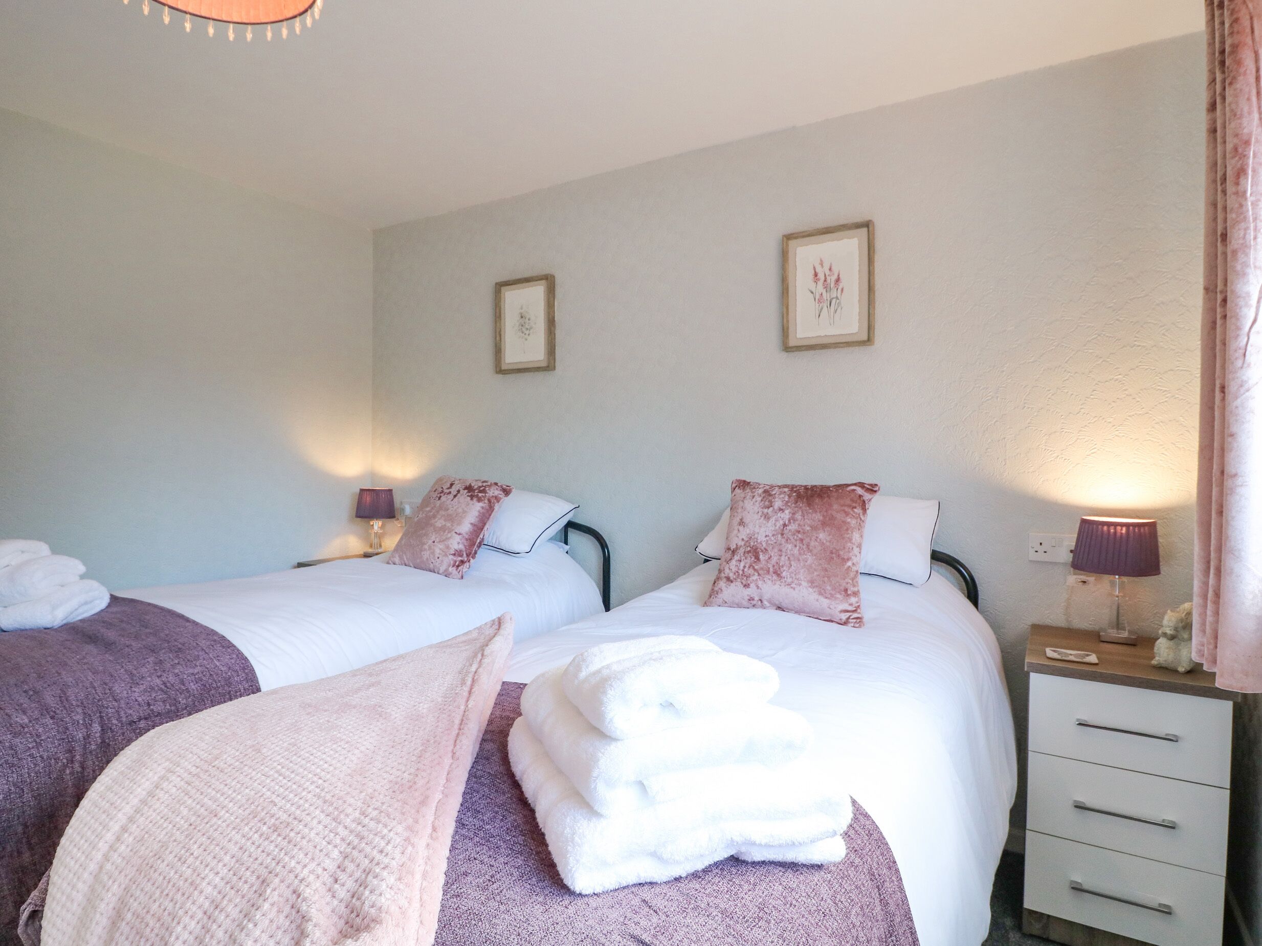 2 bedrooms, individually decorated, individually furnished, free WiFi