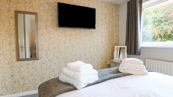 2 bedrooms, individually decorated, individually furnished, free WiFi