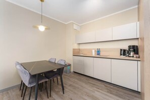 Dining - Stylish Apartment with Balcony | Close to the Beach and Parking (Międzyzdroje)
