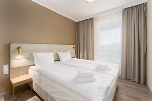 1 bedroom, iron/ironing board, WiFi, bed sheets - Stylish Apartment with Balcony | Close to the Beach and Parking (Międzyzdroje)
