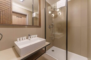 Shower, hair dryer, towels, shampoo
