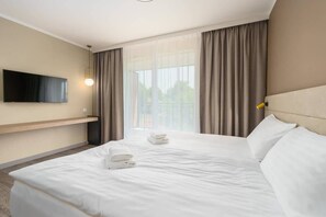 Tabla de planchar con plancha, wifi y ropa de cama 