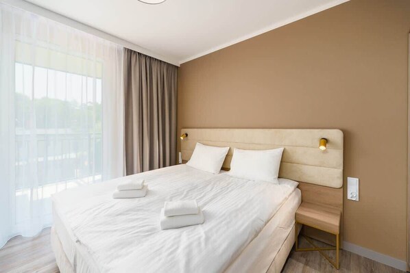 Iron/ironing board, WiFi, bed sheets