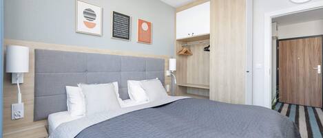 1 bedroom, iron/ironing board, travel crib, WiFi