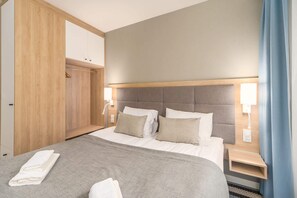 2 bedrooms, iron/ironing board, travel cot, WiFi