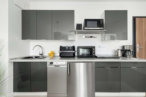 Fridge, microwave, oven, stovetop - Fashionable Apartment | Close to the Beach, Parking, Balcony (Międzyzdroje)
