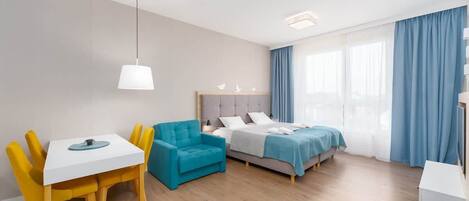 Silitysrauta/-lauta, Wi-Fi, vuodevaatteet