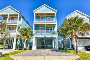 Exterior - Beautiful 5 Bedroom, 6 1/2 Bath Dog Friendly Home w/Private Pool (Surfside Beach)