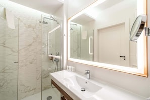 Shower, hair dryer, shampoo