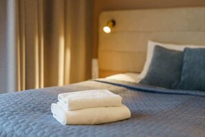 Iron/ironing board, travel crib, WiFi, bed sheets