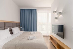 Planxa i posts de planxar, wifi i roba de llit 