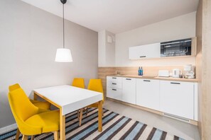 Dining - Modern Apartment with Balcony | Close to the Beach and Parking (Miedzyzdroje)