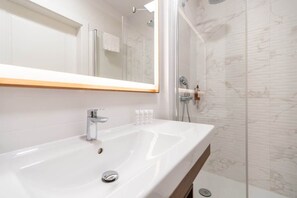 Dusche, Haartrockner, Shampoo