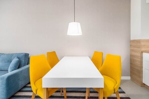Dining - Modern Apartment with Balcony | Close to the Beach and Parking (Miedzyzdroje)