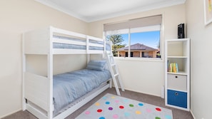 3 bedrooms, free WiFi, bed sheets