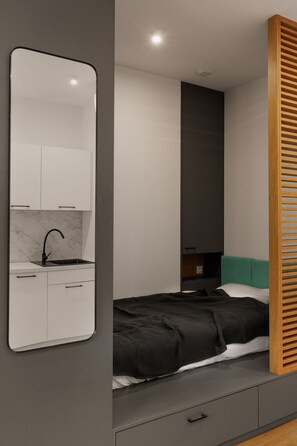 1 bedroom, iron/ironing board, WiFi, bed sheets - Welcome to The Bank, the Best Solution for Your Home Away From Home (Poznan)