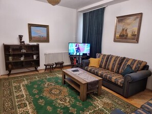 Smart TV - Big Downtown 2 Bedroom Apartment across National Theater (Beograd)