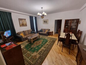 Smart TV - Big Downtown 2 Bedroom Apartment across National Theater (Beograd)