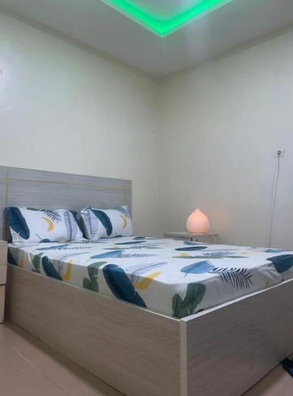 1 bedroom, bed sheets