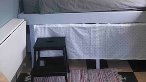 1 bedroom, travel crib, bed sheets - Agundaborg Lake hut with a view (Agunnaryd)