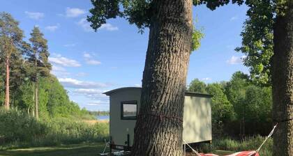 Agundaborg Lake hut with a view