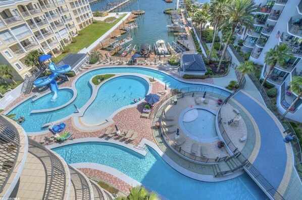 Inomhuspool och utomhuspool