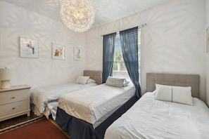 3 bedrooms, iron/ironing board, WiFi, bed sheets