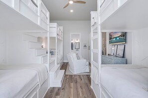 5 quartos, ferros/tábuas de passar roupa, Wi-Fi, roupa de cama