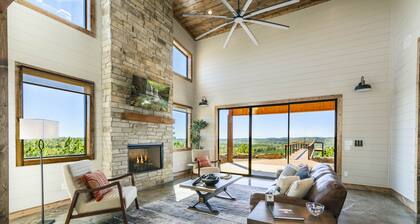 New Epic Mountain Top Cabin/Stargazer's Dream/Families or Weddings/Hot Tub
