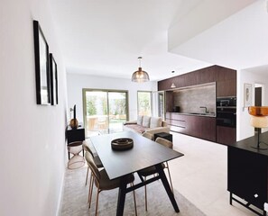 Interior - Haut de Gamme, Design Soigné et Parking Gratuit (Marseille)