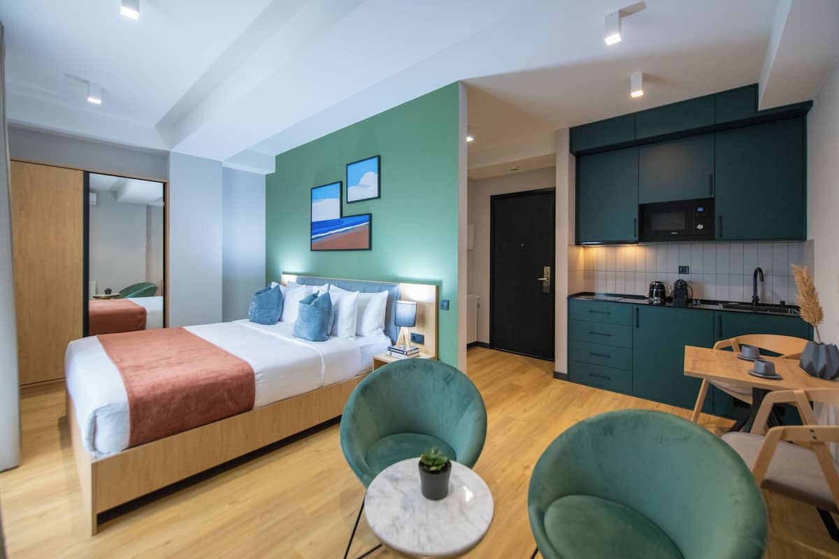 Studio Balcony Suite with Kitchen | 1 bedroom, Egyptian cotton sheets, premium bedding, Select Comfort beds