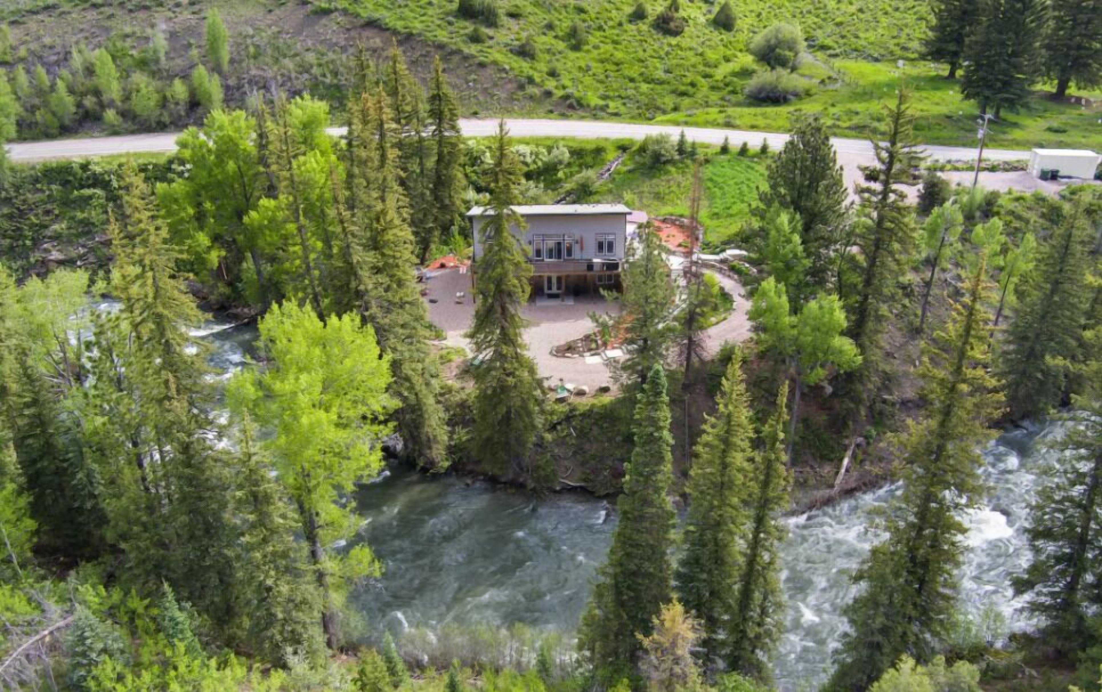 Marble Riverfront Retreat | Stunning 5 Bed Escape