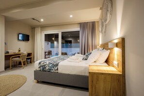 1 dormitorio, tabla de planchar con plancha, wifi y ropa de cama