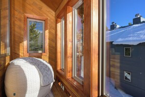 Interior - 3 bedroom with private hot tub, walk to downtown (Winter Park)