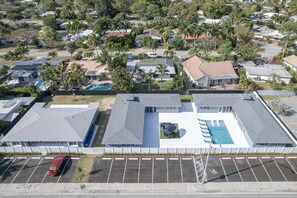 Exterior - Sunshine Complex (Wilton Manors)