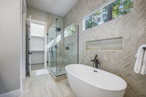 Shower, jetted tub, hair dryer, towels
