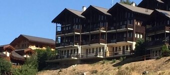 Exterior : Apartment on the lower ground floor of a building, for 4 people close to the hotel/restau