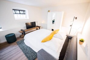 Silitysrauta/-lauta, Wi-Fi, vuodevaatteet