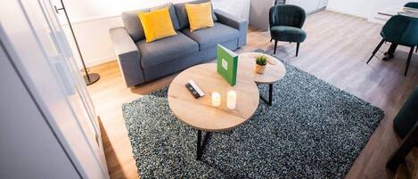 TV, impianto stereo, studio