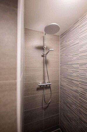 Shower, hair dryer - Charming 60m² Apartment with Terrace (WE-39-B) (Tiel)