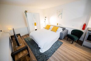 Ferros/tábuas de passar roupa, Wi-Fi, roupa de cama