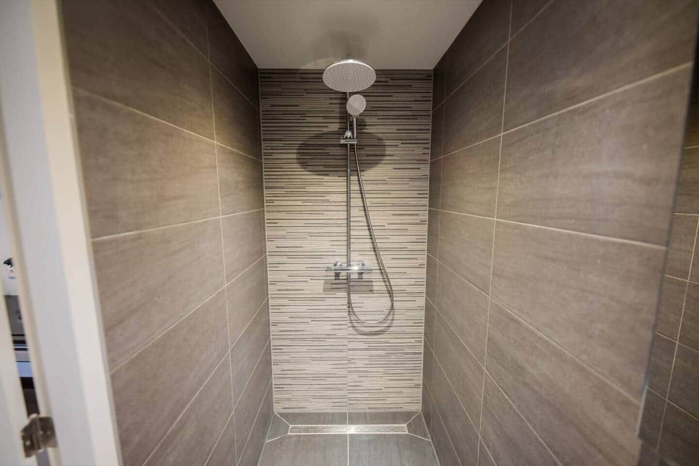 Een douche, een haardroger
