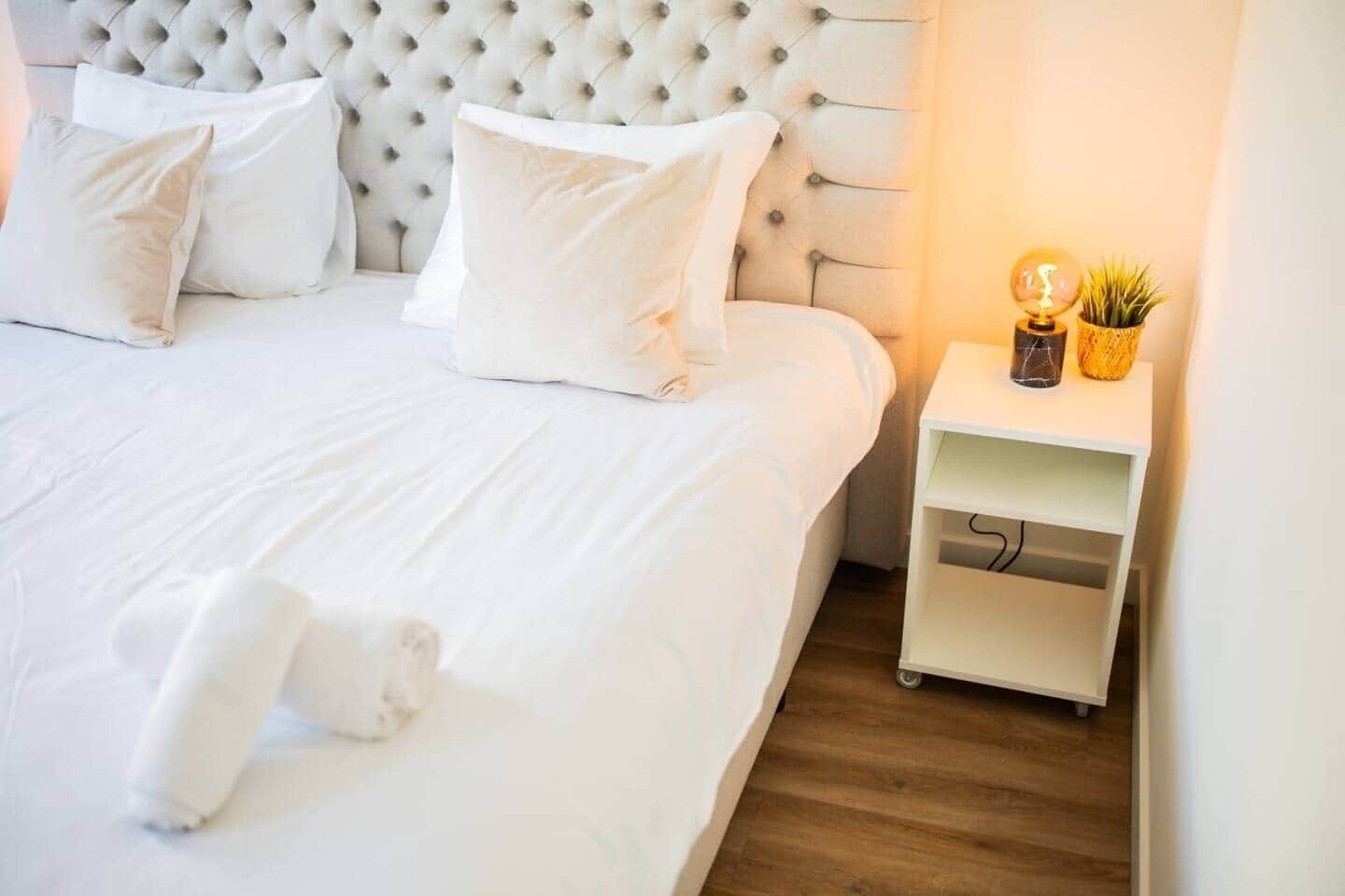 1 slaapkamer, een strijkplank/strijkijzer, wifi, beddengoed