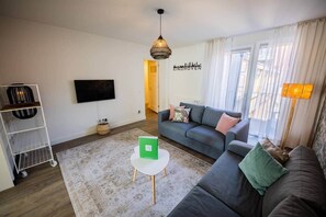 TV, offices - Elegant 75m² Two-Bedroom Apartment (SD-23-G) (Eindhoven)