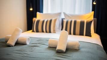 2 bedrooms, desk, iron/ironing board, WiFi