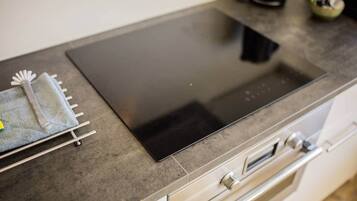 Réfrigérateur, micro-ondes, four, lave-vaisselle