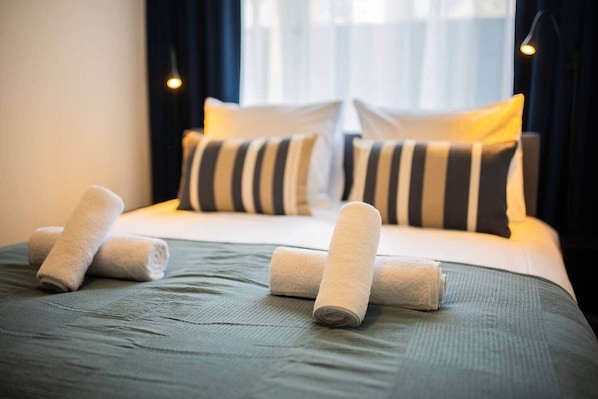 1 slaapkamer, een bureau, een strijkplank/strijkijzer, wifi