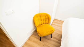 1 slaapkamer, een strijkplank/strijkijzer, wifi, beddengoed